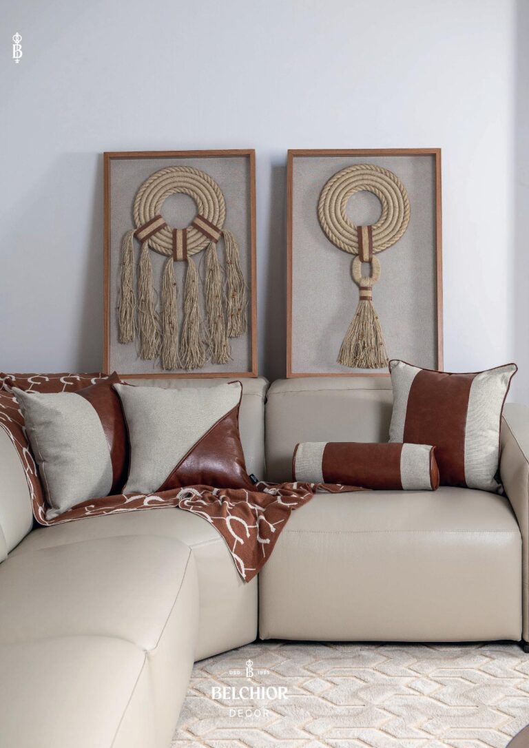 Coleção Equestre Belchior Decor, página 4: Ambiente com almofadas e manta